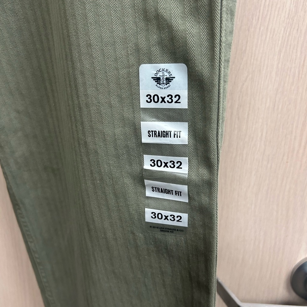 Dockers Men's Cargo Pants in Olive - Picture 3 of 8